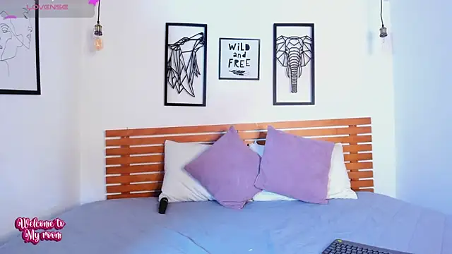 Snapshot of AbellaFox_ chatting on 8, 10, 2025 AbellaFox  online show from 8, 10, 2025