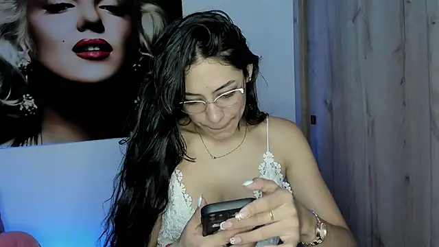 Snapshot of TANIA_06 chatting on 24, 10, 2025 TANIA 06 online show from 24, 10, 2025