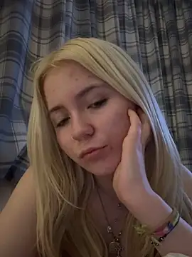 Snapshot of Blondie_Sofia_Essexbabe chatting on 8, 3, 2025 Blondie Sofia Essexbabe online show from 8, 3, 2025