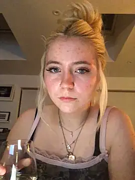 Snapshot of Blondie_Sofia_Essexbabe chatting on 21, 3, 2025 Blondie Sofia Essexbabe online show from 21, 3, 2025