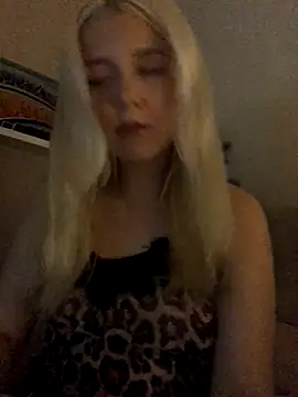 Snapshot of Blondie_Sofia_Essexbabe chatting on 9, 10, 2025 Blondie Sofia Essexbabe online show from 9, 10, 2025