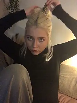 Snapshot of Blondie_Sofia_Essexbabe chatting on 12, 10, 2025 Blondie Sofia Essexbabe online show from 12, 10, 2025