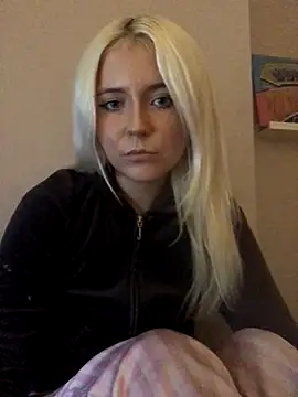 Snapshot of Blondie_Sofia_Essexbabe chatting on 15, 10, 2025 Blondie Sofia Essexbabe online show from 15, 10, 2025