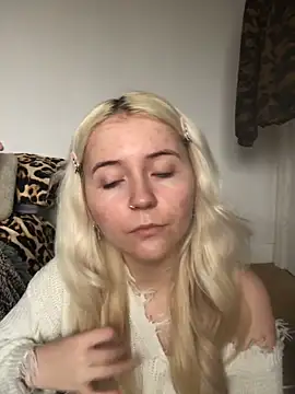 Snapshot of Blondie_Sofia_Essexbabe chatting on 27, 11, 2025 Blondie Sofia Essexbabe online show from 27, 11, 2025