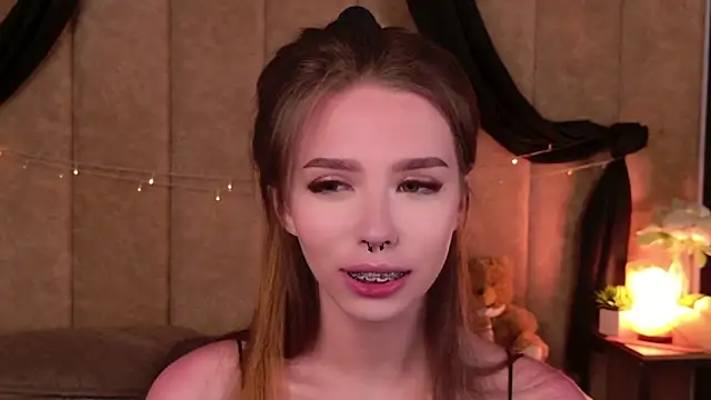 Snapshot of Sierra_Fane chatting on 8, 9, 2025 Sierra Fane online show from 8, 9, 2025