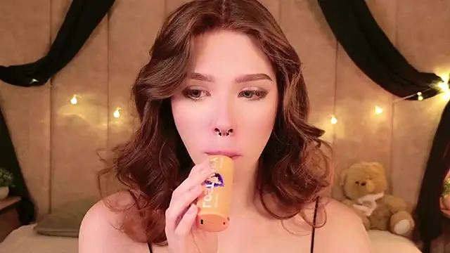 Snapshot of Sierra_Fane chatting on 2, 10, 2025 Sierra Fane online show from 2, 10, 2025