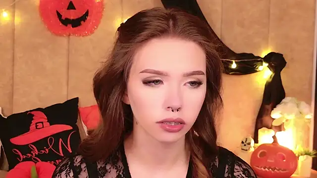 Snapshot of Sierra_Fane chatting on 20, 10, 2025 Sierra Fane online show from 20, 10, 2025