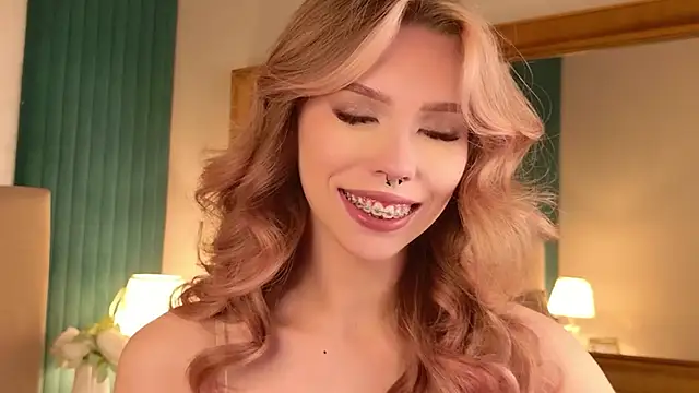 Snapshot of Sierra_Fane chatting on 4, 7, 2026 Sierra Fane online show from 4, 7, 2026