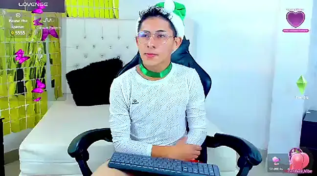 Snapshot of Angel_Medina chatting on 4, 3, 2025 Angel Medina online show from 4, 3, 2025