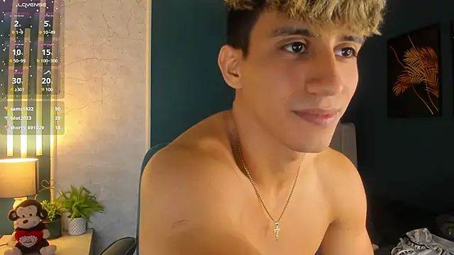 Snapshot of Allex_Cano chatting on 11, 3, 2025 Allex Cano online show from 11, 3, 2025