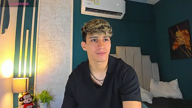 Snapshot of Allex_Cano chatting on 14, 3, 2025 Allex Cano online show from 14, 3, 2025
