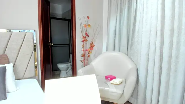 Snapshot of Zamira_Taylor chatting on 2, 4, 2026 Zamira Taylor online show from 2, 4, 2026