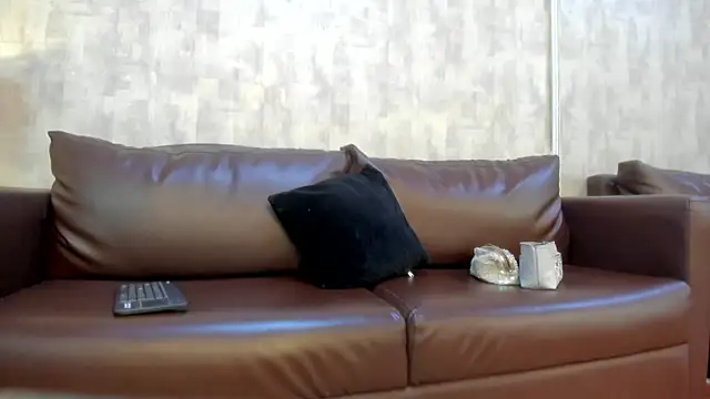 NahomyCarther online show from 7, 11, 2025