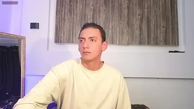 Snapshot of aron_and_paula chatting on 9, 10, 2025 aron and paula online show from 9, 10, 2025