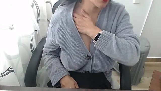 Snapshot of Sexyqueen_mature_ chatting on 5, 11, 2025 Sexyqueen mature online show from 5, 11, 2025