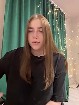 Snapshot of Milana_mil chatting on 28, 2, 2025 Milana mil online show from 28, 2, 2025