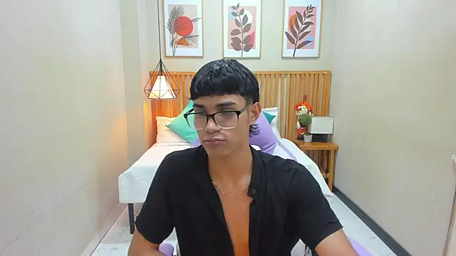 Santiago Johnson  online show from 10, 3, 2025