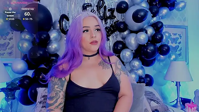 Snapshot of Carlaguzman_ chatting on 18, 10, 2025 Carlaguzman  online show from 18, 10, 2025
