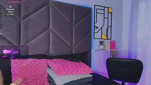 Carlaguzman  online show from 22, 6, 2026