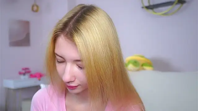 Snapshot of SunnivaCovil chatting on 12, 2, 2026 SunnivaCovil online show from 12, 2, 2026