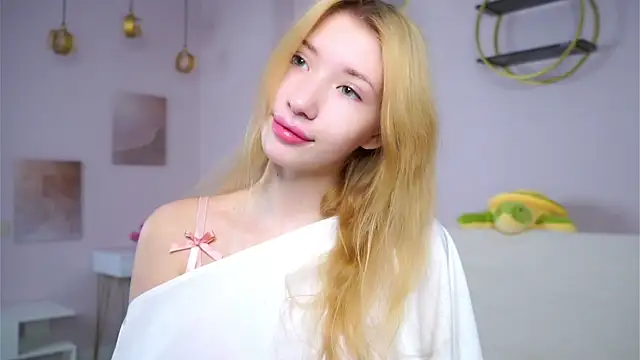 Snapshot of SunnivaCovil chatting on 13, 2, 2026 SunnivaCovil online show from 13, 2, 2026