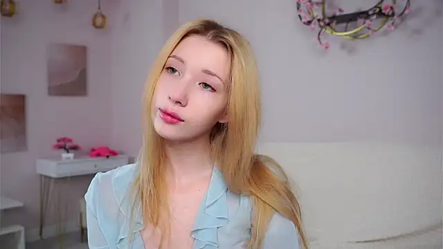 Snapshot of SunnivaCovil chatting on 4, 3, 2026 SunnivaCovil online show from 4, 3, 2026