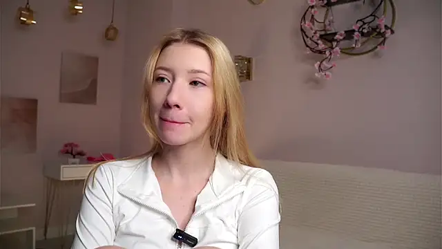 Snapshot of SunnivaCovil chatting on 14, 3, 2026 SunnivaCovil online show from 14, 3, 2026