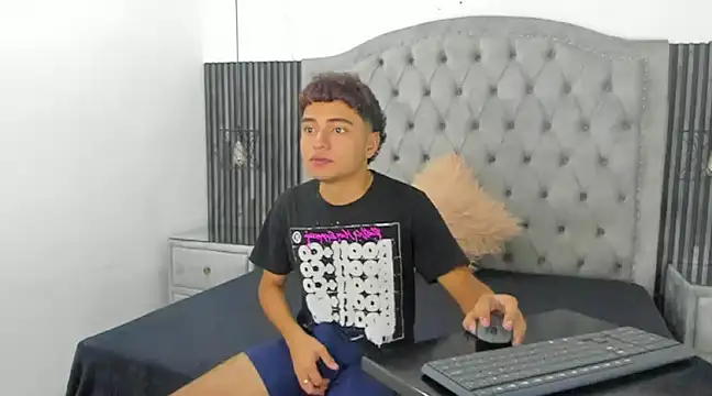 Snapshot of CamilowhiteS chatting on 1, 3, 2025 CamilowhiteS online show from 1, 3, 2025