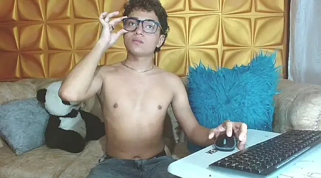 Snapshot of CamilowhiteS chatting on 18, 3, 2025 CamilowhiteS online show from 18, 3, 2025