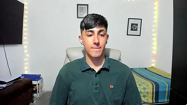 Snapshot of babymaik chatting on 2, 10, 2025 babymaik online show from 2, 10, 2025