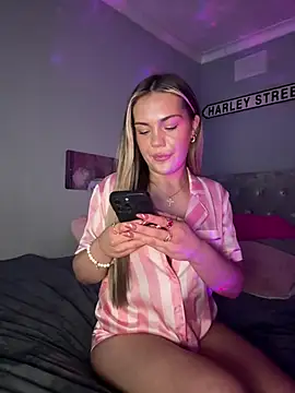 hottie harleigh69 online show from 20, 2, 2025