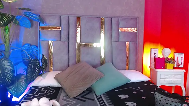 Tyla Ks online show from 2, 12, 2025