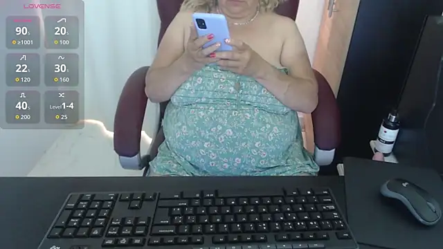 Snapshot of Mature_2025 chatting on 13, 5, 2026 Mature 2025 online show from 13, 5, 2026