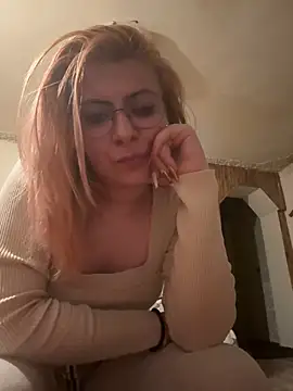 Snapshot of KittieHallo chatting on 28, 2, 2025 KittieHallo online show from 28, 2, 2025