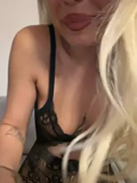 Snapshot of laraaaaaa chatting on 15, 6, 2026 laraaaaaa online show from 15, 6, 2026