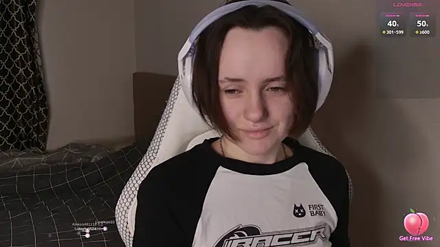 Snapshot of Luna_Loveee chatting on 1, 4, 2026 Luna Loveee online show from 1, 4, 2026