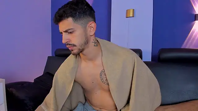 Snapshot of AlejandroStormm chatting on 7, 10, 2025 AlejandroStormm online show from 7, 10, 2025