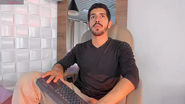 Snapshot of AlejandroStormm chatting on 8, 2, 2026 AlejandroStormm online show from 8, 2, 2026