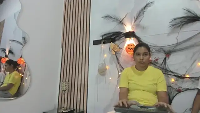 ElizaAndQuisha online show from 28, 10, 2025