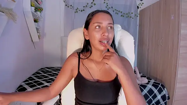 Emma lorense22 online show from 1, 12, 2025