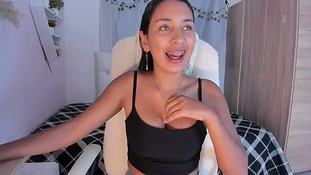 Emma lorense22 online show from 2, 12, 2025