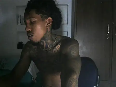 Snapshot of LaurentBrown chatting on 31, 10, 2025 LaurentBrown online show from 31, 10, 2025