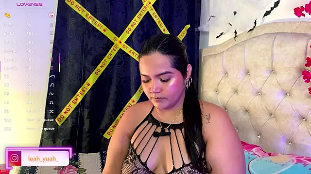 Snapshot of Leah_yuah_ chatting on 17, 10, 2025 Leah yuah online show from 17, 10, 2025