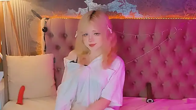 Snapshot of EmilyAngells chatting on 3, 7, 2026 EmilyAngells online show from 3, 7, 2026