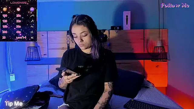 ChloeAllennn online show from 18, 12, 2025