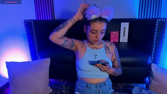 ChloeAllennn online show from 18, 1, 2026