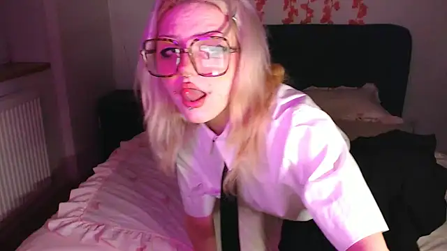 KimiSakura online show from 13, 4, 2026