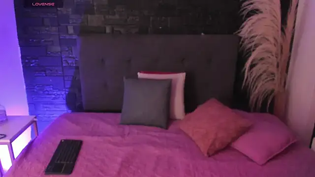 Maite Smith  online show from 17, 12, 2025