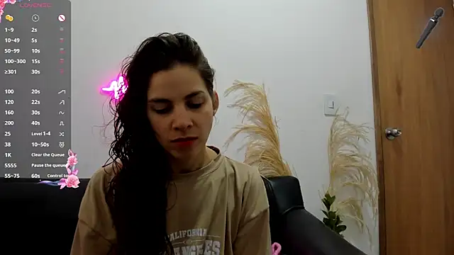 Snapshot of jessyegoldenn chatting on 11, 6, 2026 jessyegoldenn online show from 11, 6, 2026