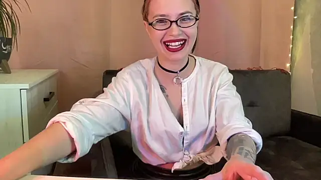 Just Scarlet  online show from 9, 1, 2026